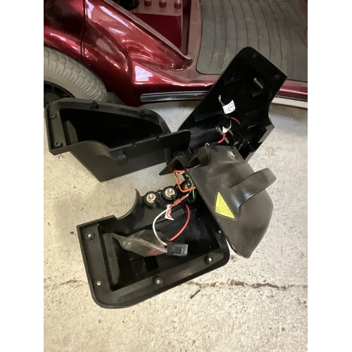 123 - PEARL 4 WHEEL SCOOTER COMPLETE WITH CHARGER AND INSTRUCTIONS TO INCLUDE KEYS - NEEDS NEW BATTERY