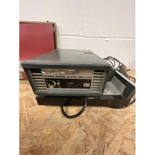 153 - VINTAGE RANK PROJECTOR AND A VINTAGE EVEREADY RADIO