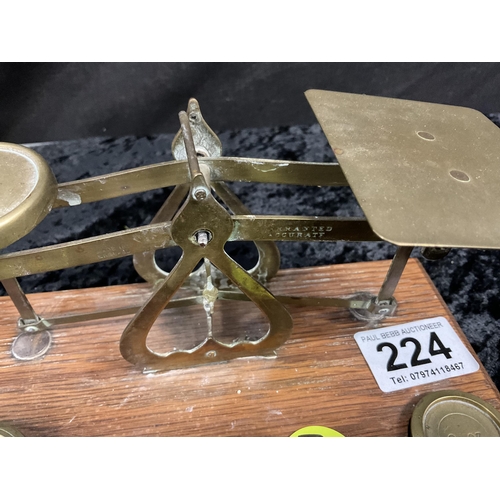 224 - VICTORIAN POSTAGE SCALES AND WIEGHTS