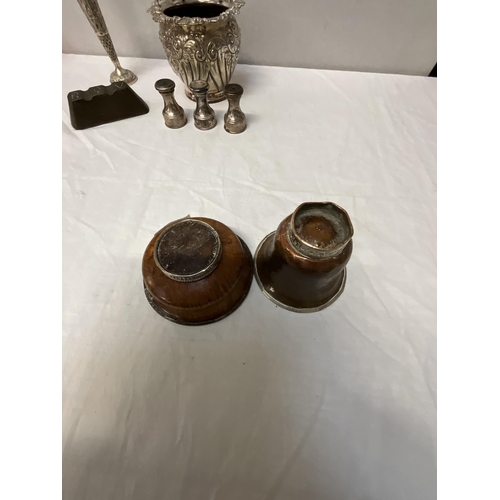 225 - 3 HALLMARKED LONDON SILVER CRUETS TOTAL WEIGHT 95G, UNMARKED TESTED SILVER POSY VASE 62G AND SILVER ... 