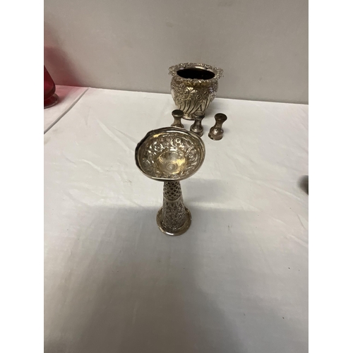 225 - 3 HALLMARKED LONDON SILVER CRUETS TOTAL WEIGHT 95G, UNMARKED TESTED SILVER POSY VASE 62G AND SILVER ... 