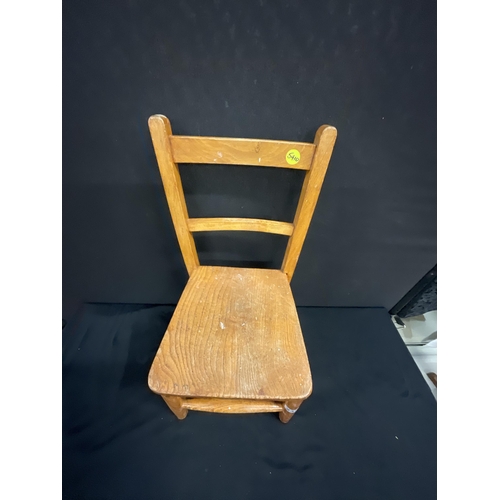 237 - VINTAGE CHILDS CHAIR