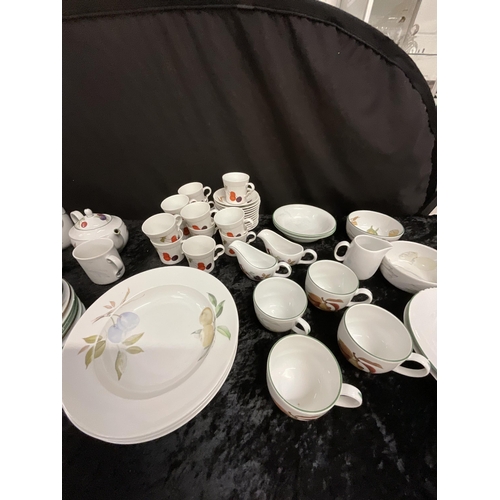 279 - 3 BOXES OF ROYAL WORCESTER EVESHAM PATTERN CHINA - SOME A/F