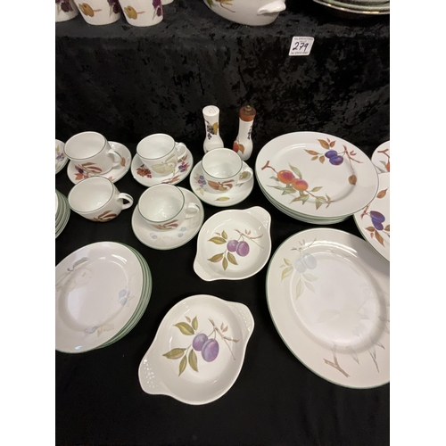 279 - 3 BOXES OF ROYAL WORCESTER EVESHAM PATTERN CHINA - SOME A/F