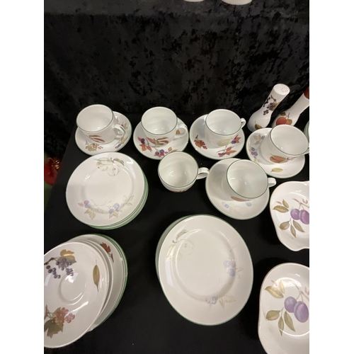 279 - 3 BOXES OF ROYAL WORCESTER EVESHAM PATTERN CHINA - SOME A/F