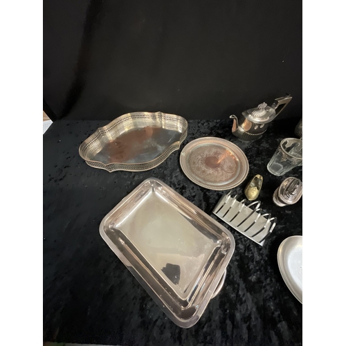 291 - BOX OF SILVER PLATED AND PEWTER ITEMS