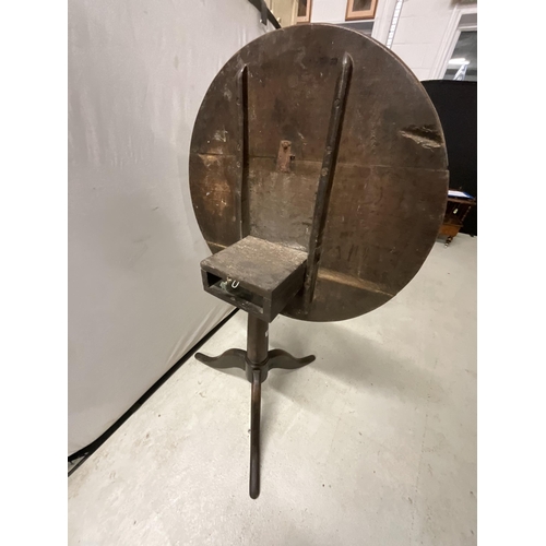 319 - GEORGIAN OAK TILT TOP BIRD CAGE TRIPOD PEDASTAL TABLE H29