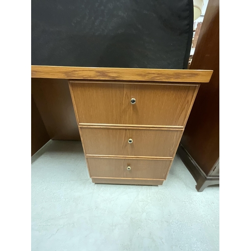 321 - MODERN SINGLE PEDESTAL DESK WITH 3 DRAWERS H30