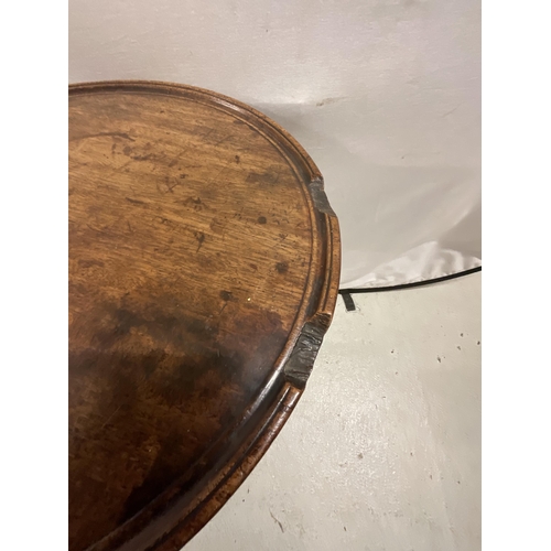 331 - GEORGIAN MAHOGANY PEDESTAL TRIPOD TABLE A/F H28