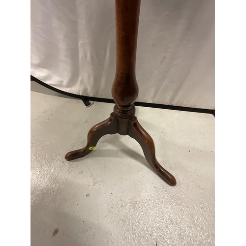 331 - GEORGIAN MAHOGANY PEDESTAL TRIPOD TABLE A/F H28