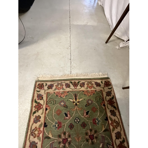 344 - VINTAGE PATTERNED CARPET L100