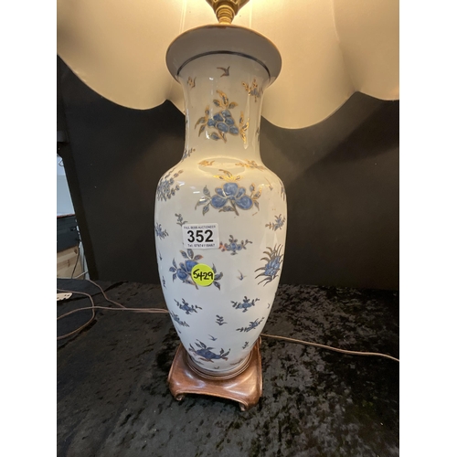 352 - PAIR OF CERAMIC BLUE AND GOLD PATTERNED TABLE LAMPS WITH MAHOGANY BASE COMPLETE WITH SHADES H34