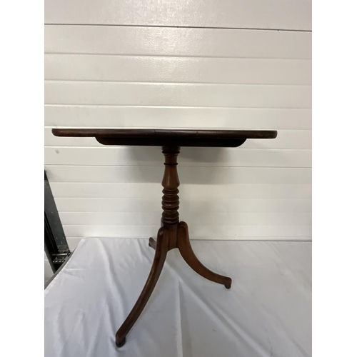 355 - VICTORIAN MAHOGANY TILT TOP TRIPOD PEDESTAL TABLE H40