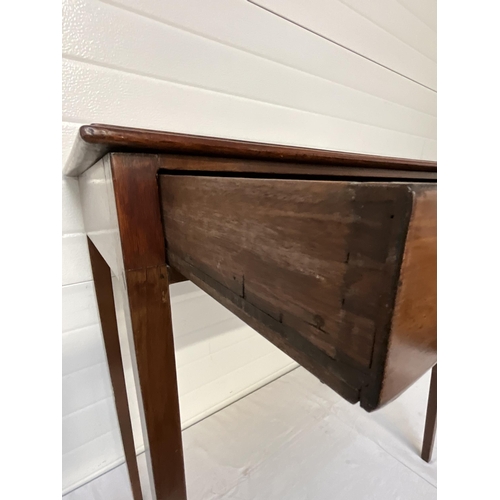 357 - GEORGIAN MAHOGANY SIDE TABLE WITH DRAWER H29