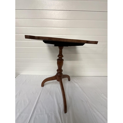 359 - VICTORIAN MAHOGANY TILT TOP PEDESTAL TRIPOD TABLE H28