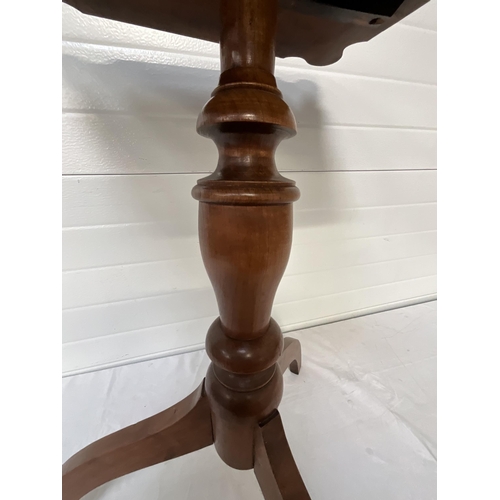 359 - VICTORIAN MAHOGANY TILT TOP PEDESTAL TRIPOD TABLE H28