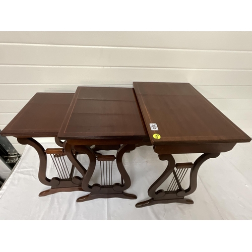 360 - MAHOGANY NEST OF 3 TABLES WITH LAYER END DECORATION H21