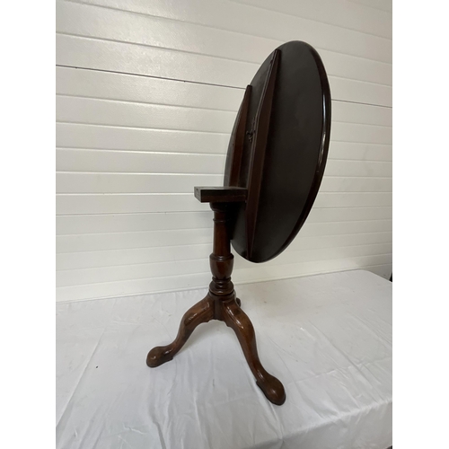 371 - VICTORIAN MAHOGANY TILT TOP PEDESTAL TABLE H28