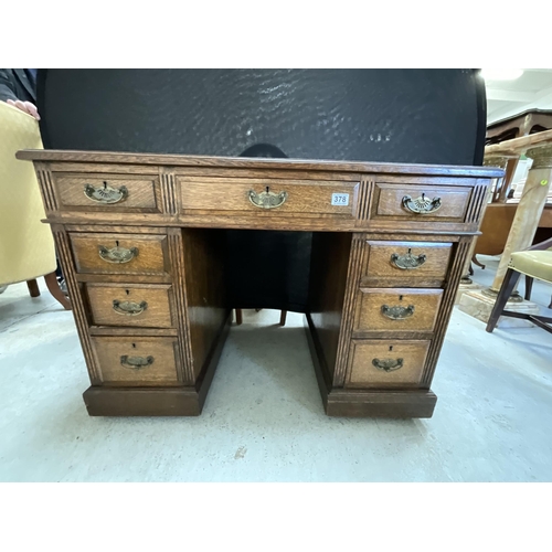 378 - EDWARDIAN OAK TWIN PEDESTAL KNEEHOLE DESK WITH 9 DRAWERS H29