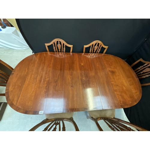 380 - REGENCY STYLE EXTENDING MAHOGANY DINING TABLE H29