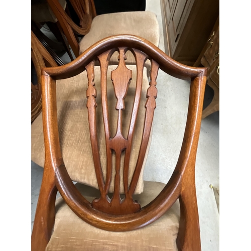 380 - REGENCY STYLE EXTENDING MAHOGANY DINING TABLE H29