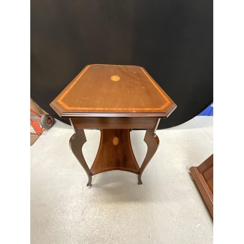 389 - EDWARDIAN MAHOGANY INLAID WINDOW TABLE WITH UNDER TIER SHELF H30