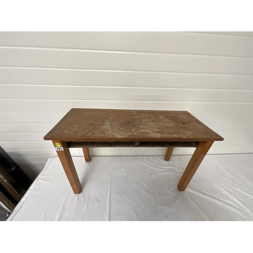 393 - VINTAGE SCHOOL DESK H22