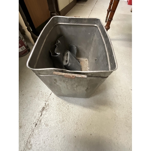 401 - TUB OF LEAD