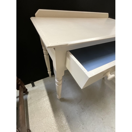 403 - VICTORIAN CREAM PAINTED TABLE WITH DRAWER ON TURNED LEGS H30