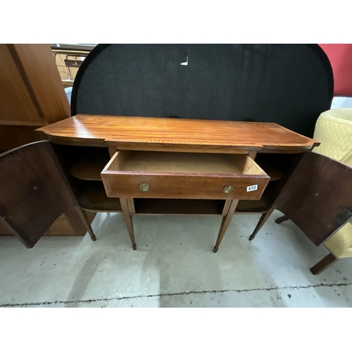 410 - MAHOGANY INLAID BREAKFRONT SIDEBOARD WITH CENTRAL DRAWER FLANKED BY 2 DOORS ON SABRE LEGS H36