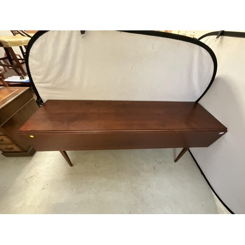 413 - MAHOGANY DROP LEAF WAKE TABLE H29