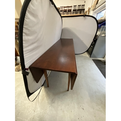 413 - MAHOGANY DROP LEAF WAKE TABLE H29