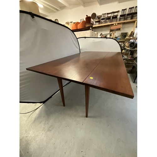 413 - MAHOGANY DROP LEAF WAKE TABLE H29