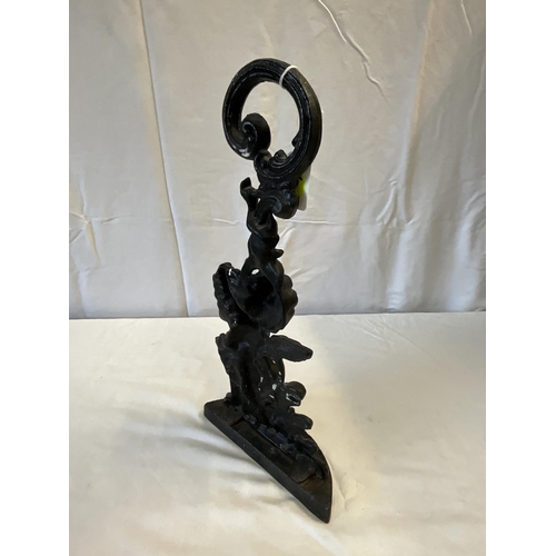 16 - CAST IRON CHERUB DOORSTOP H17