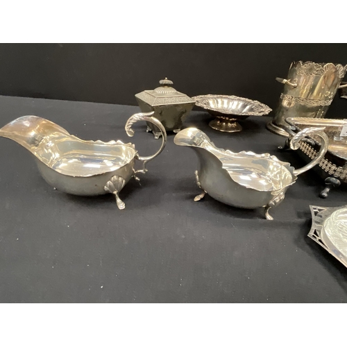 23 - QTY OF SILVER PLATED ITEMS TO INCLUDE GRAVY BOATS, BOXED SALTS ETC