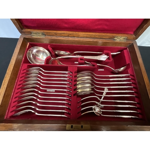 58 - OAK CASED VINTAGE CANTEEN OF CUTLERY COMPLETE H5