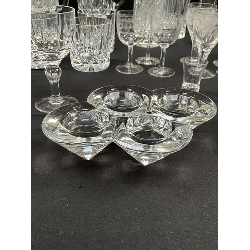 61 - 2 BOXES OF GLASSWARE TO INCLUDE WATER JUGS DRINKING GLASSES, CANDLESTICKS ETC