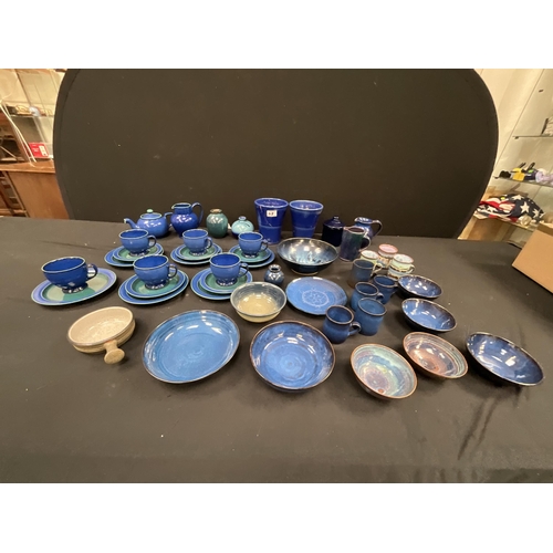 68 - BOX OF BLUE DENBY POTTERY, HAND PAINTED ALAN CLARKE VASE AND OTHER STUDIO POTTERY ITEMS