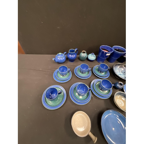 68 - BOX OF BLUE DENBY POTTERY, HAND PAINTED ALAN CLARKE VASE AND OTHER STUDIO POTTERY ITEMS