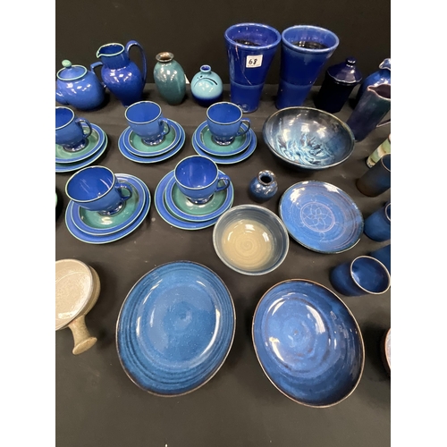 68 - BOX OF BLUE DENBY POTTERY, HAND PAINTED ALAN CLARKE VASE AND OTHER STUDIO POTTERY ITEMS