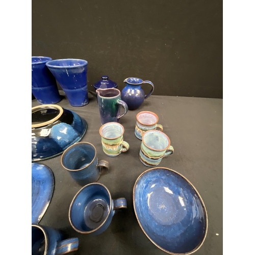 68 - BOX OF BLUE DENBY POTTERY, HAND PAINTED ALAN CLARKE VASE AND OTHER STUDIO POTTERY ITEMS