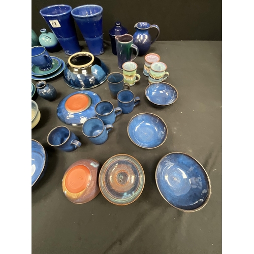 68 - BOX OF BLUE DENBY POTTERY, HAND PAINTED ALAN CLARKE VASE AND OTHER STUDIO POTTERY ITEMS