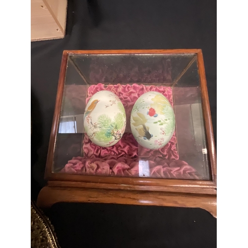 91 - VINTAGE DRESSING TABLE SET, NAPKIN RINGS AND PAIR OF HANDPAINTED EGGS