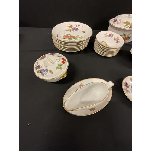 109 - 2 BOXES OF ROYAL WORCESTER EVESHAM PATTERN DINNERWARE