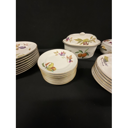 109 - 2 BOXES OF ROYAL WORCESTER EVESHAM PATTERN DINNERWARE