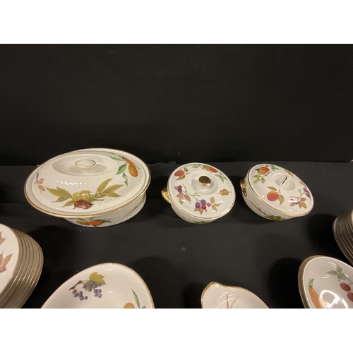 109 - 2 BOXES OF ROYAL WORCESTER EVESHAM PATTERN DINNERWARE