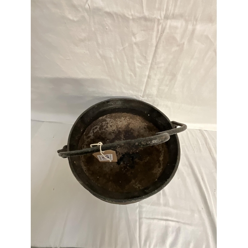 131 - VICTORIAN CAST IRON CAULDRON H17