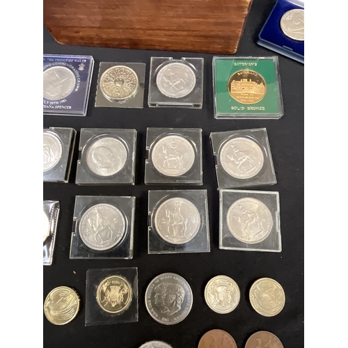 159 - WOODEN BOX OF COINS, BANK NOTES ETC