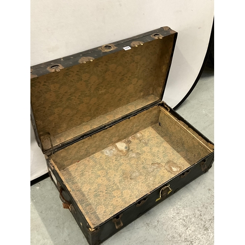 344 - VINTAGE TRAVELLERS CHEST H13