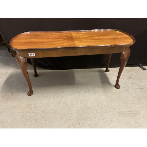 354 - VINTAGE WALNUT VENEERED COFFEE TABLE ON CABRIOLE LEGS H17